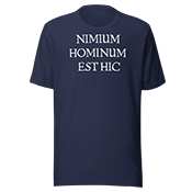 Nimium hominum est hic (Dark) T-Shirt- Dirty Font navy front